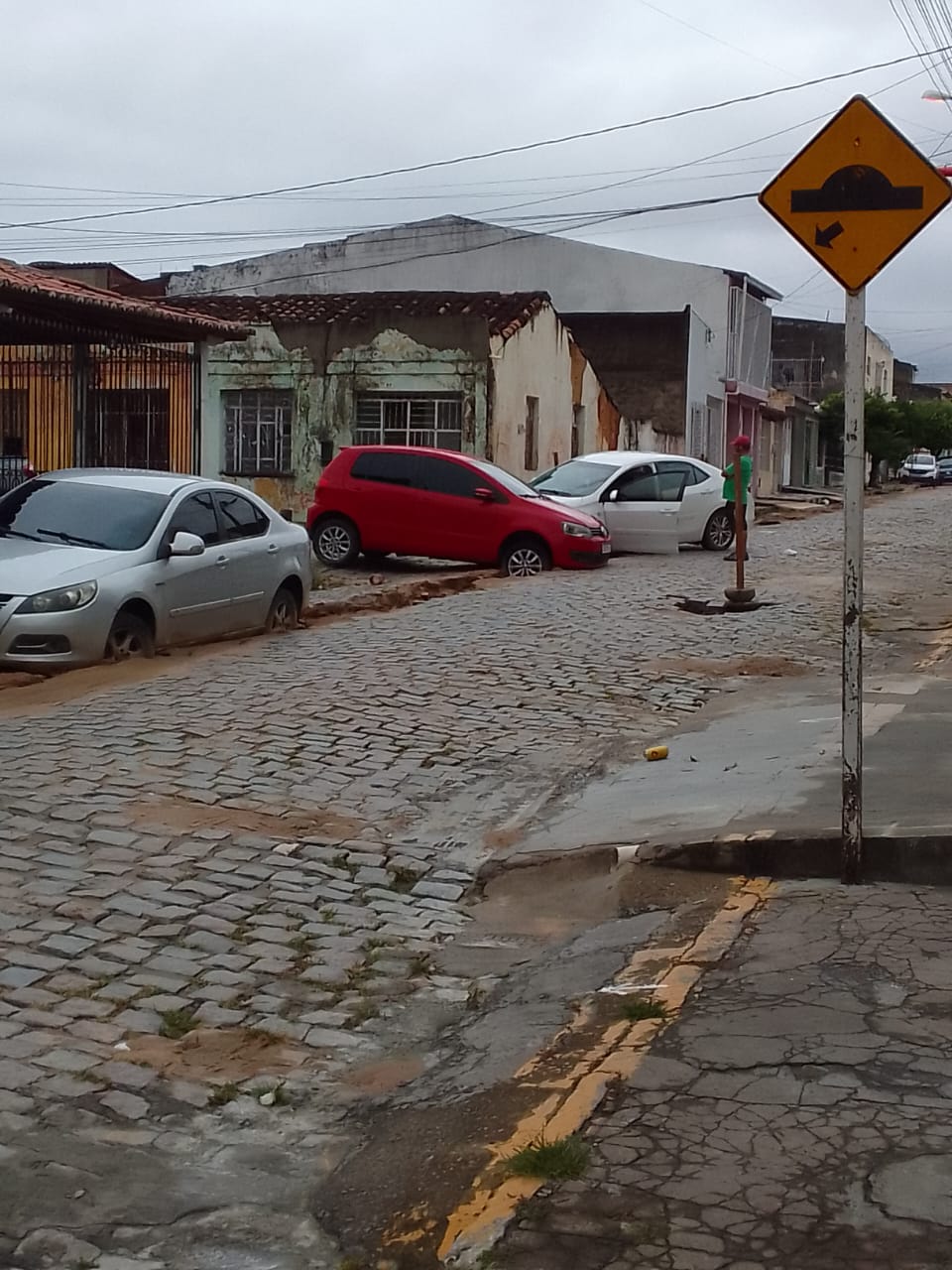 BONFIM:Três veículos atolados graças ao serviço suíno da embasa