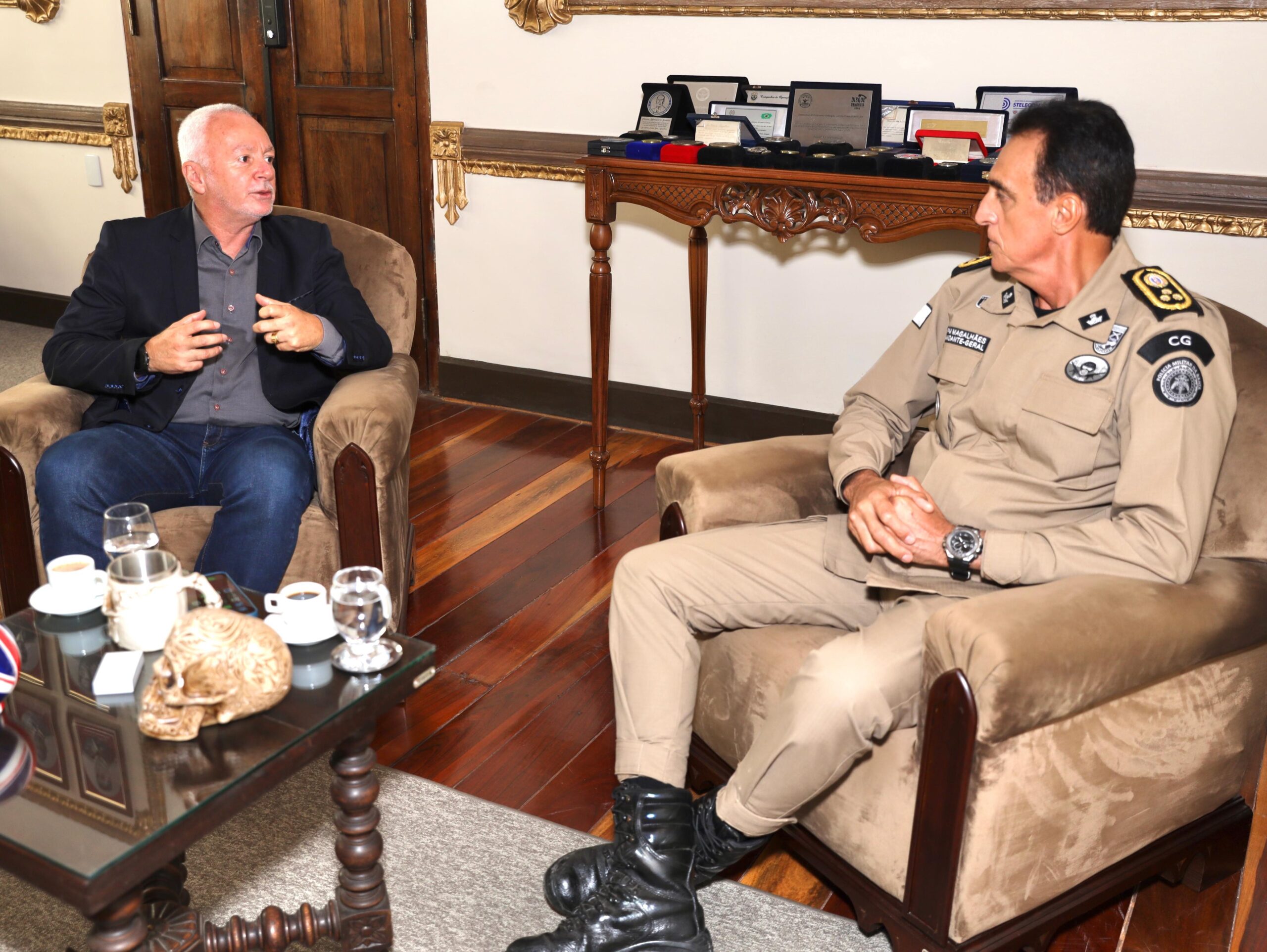 Deputado Bobô se reúne com comandante-geral da PM-BA