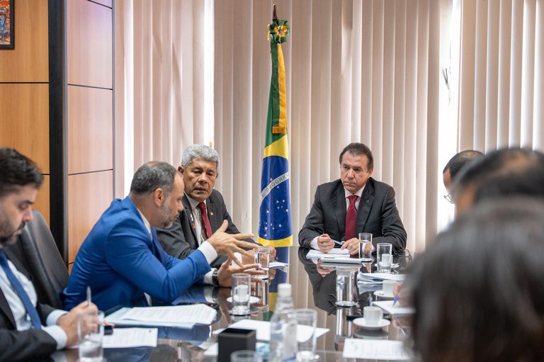 Governos Federal e da Bahia discutem ações para qualificação profissional