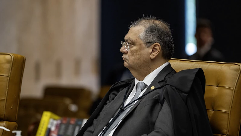 Dino se irrita em sessão: ‘Não admito me chamar de ladrão’