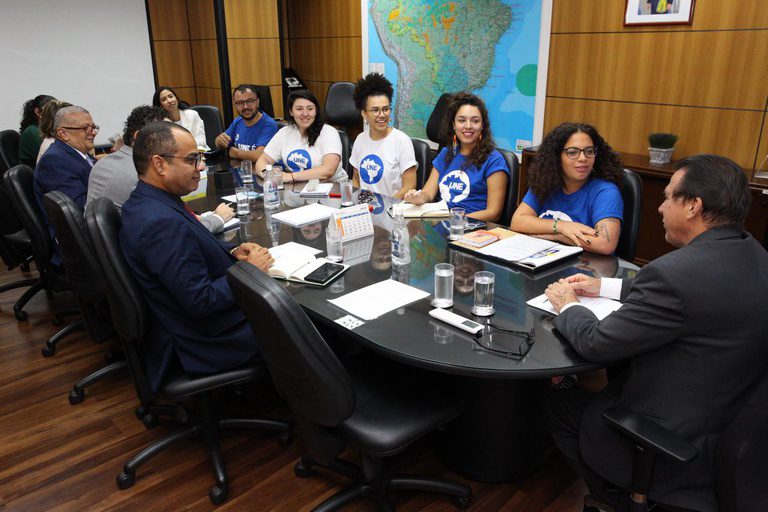 Luiz Marinho debate trabalho digno para a juventude com representantes da UNE
