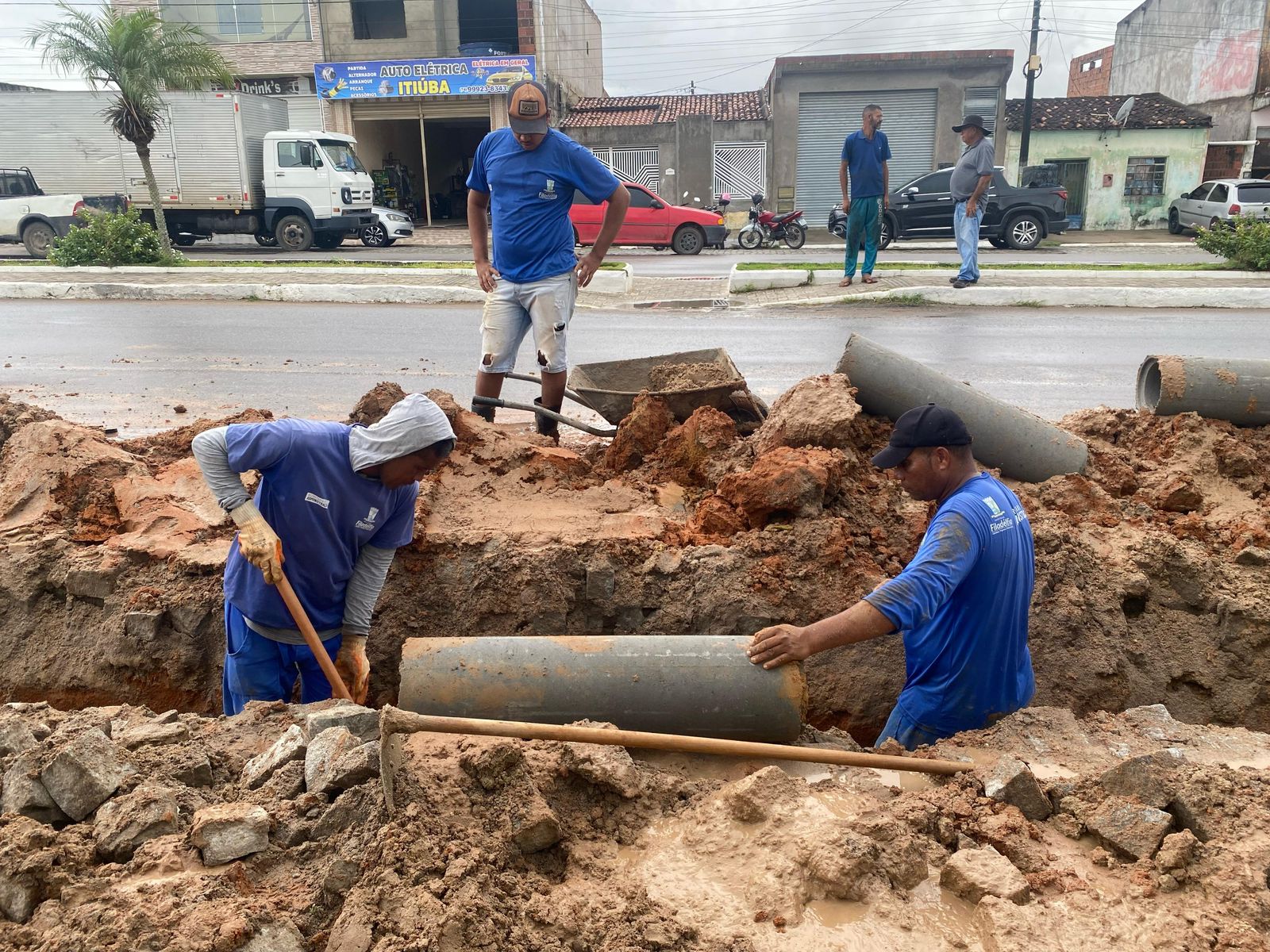 Prefeitura de Filadélfia amplia rede de esgoto na Avenida Eudaldo Mota e avança em saneamento básico