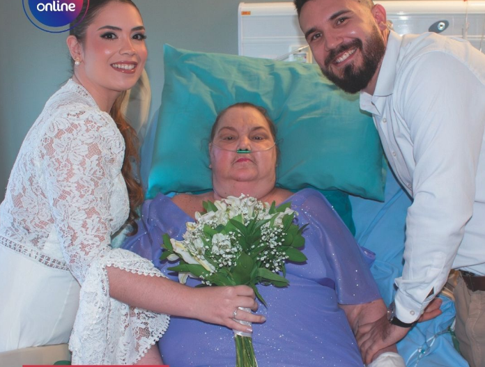 Com mãe internada noiva casa dentro de hospital
