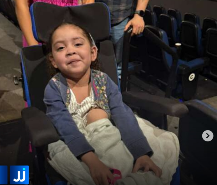 Menina com doença rara realiza o sonho de ir ao cinema pela primeira vez