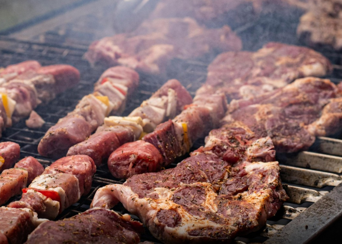 Carne mal passada pode ser fonte de infecção