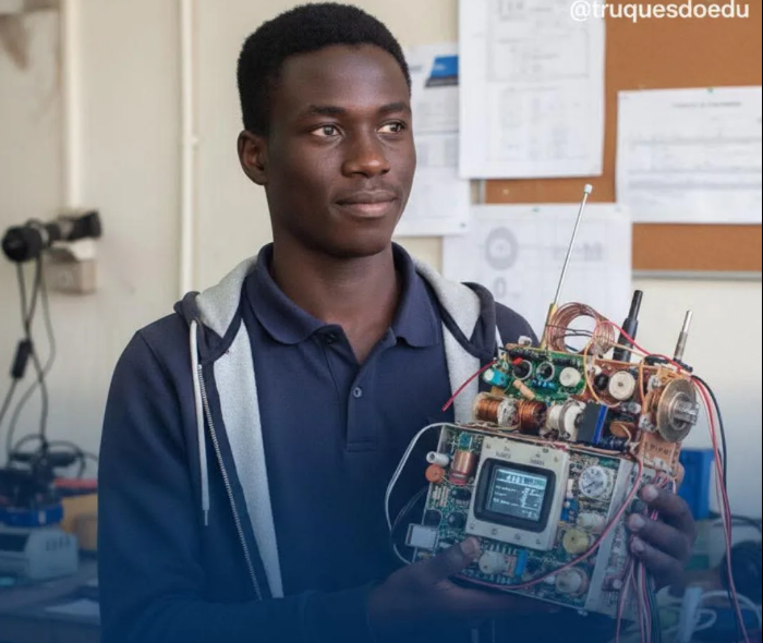 Jovem desenvolveu um celular que funciona sem chip, internet ou rede, usando apenas frequência de rádio