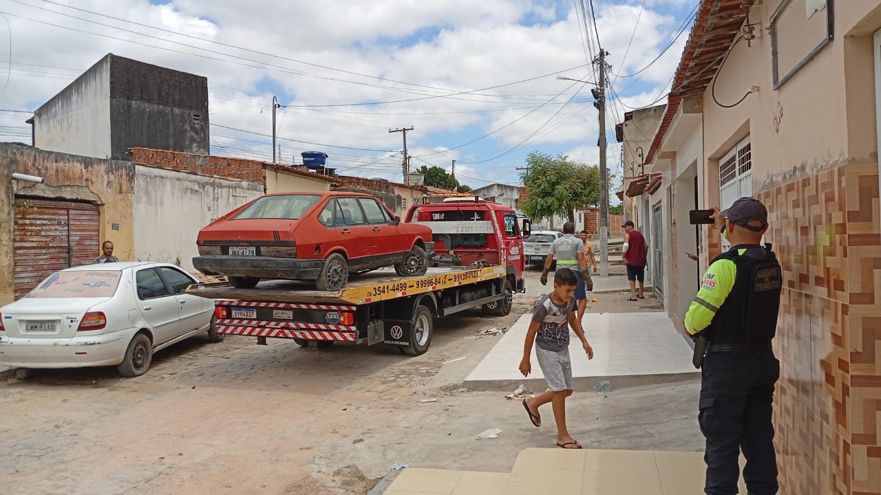 BONFIM: Dmtrans recolhe veículo abandonado nas populares!