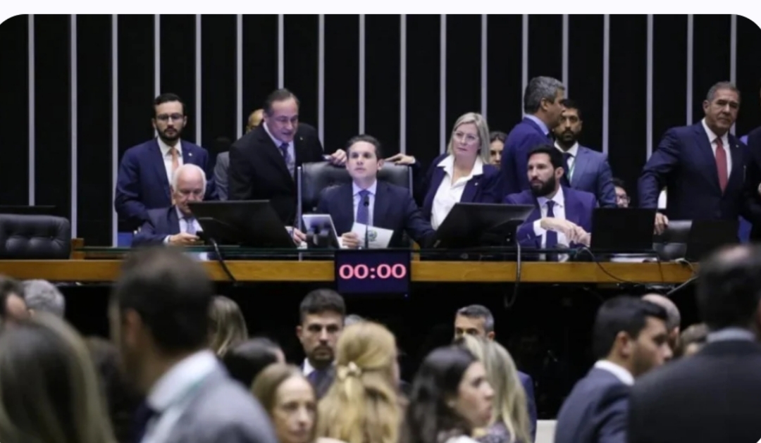 Câmara acelera anistia e deixa segurança pública e programas sociais para o ano que vem