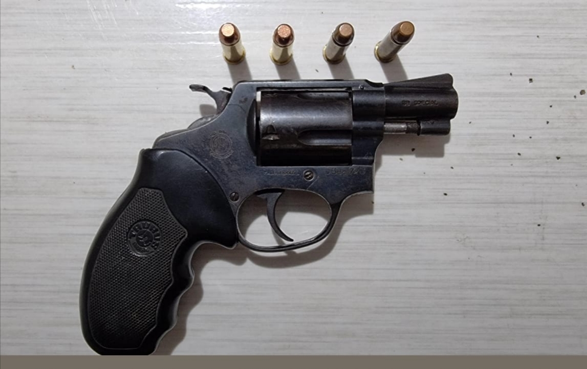 PM apreende arma de fogo em Pindobaçu