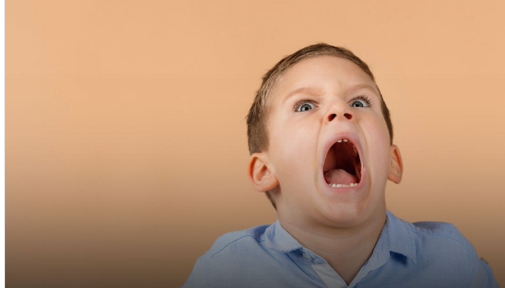 Crianças estão surtando por uso excessivo de celular