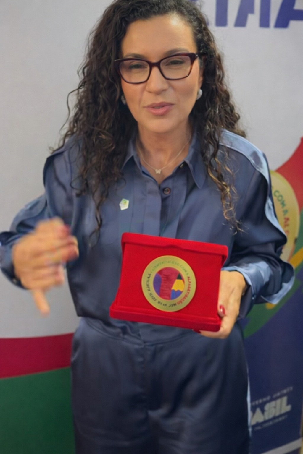 Prefeita Fabiane Azevedo recebe Selo da Alfabetização e compartilha conquista com a equipe em Ponto Novo