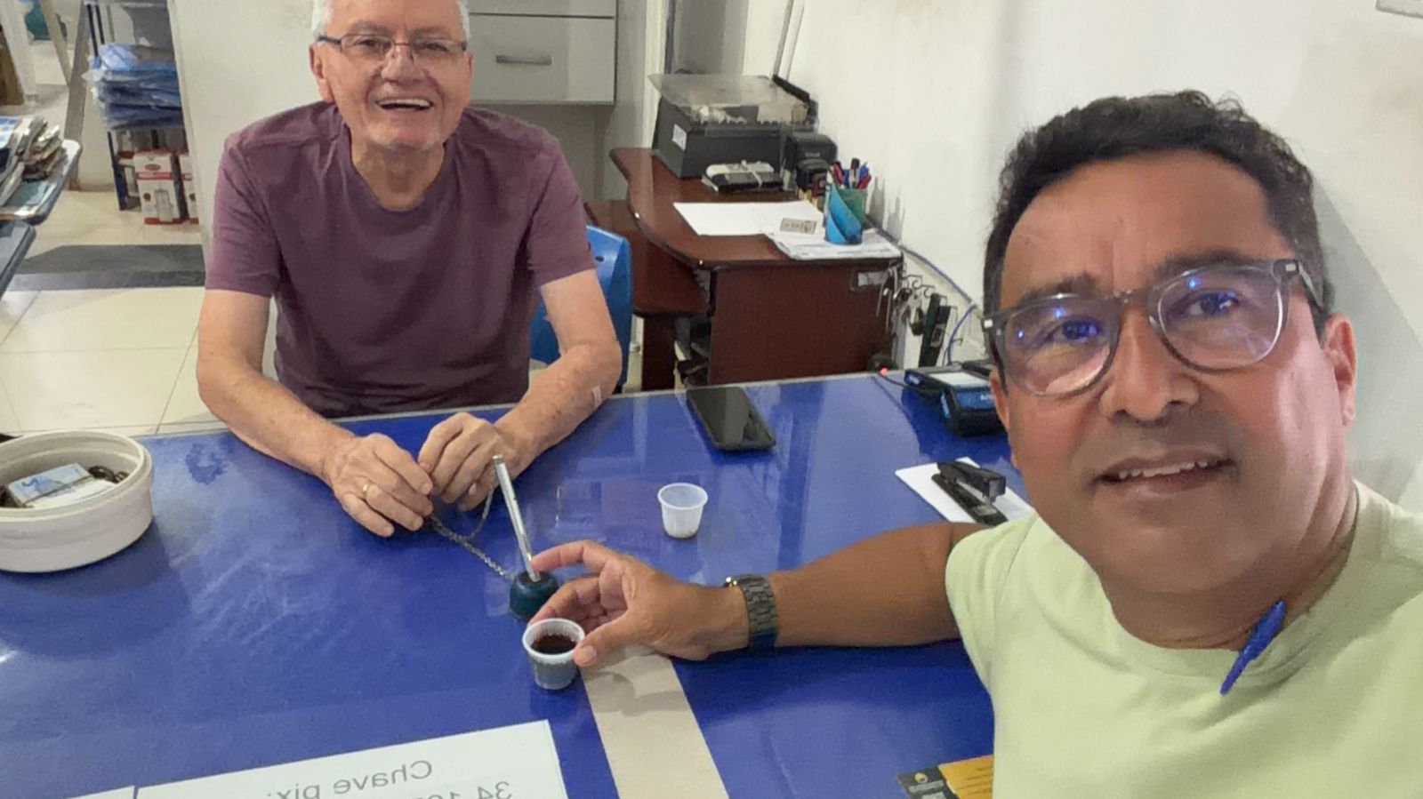 Coluna Vip:Empresário Cleonildo Reinaldo mantém tradição do café entre amigos na PMC Material de Construção