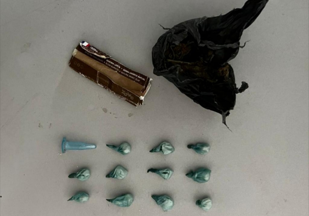 Polícia Militar apreende drogas durante festa em Lage dos Negros, em Campo Formoso