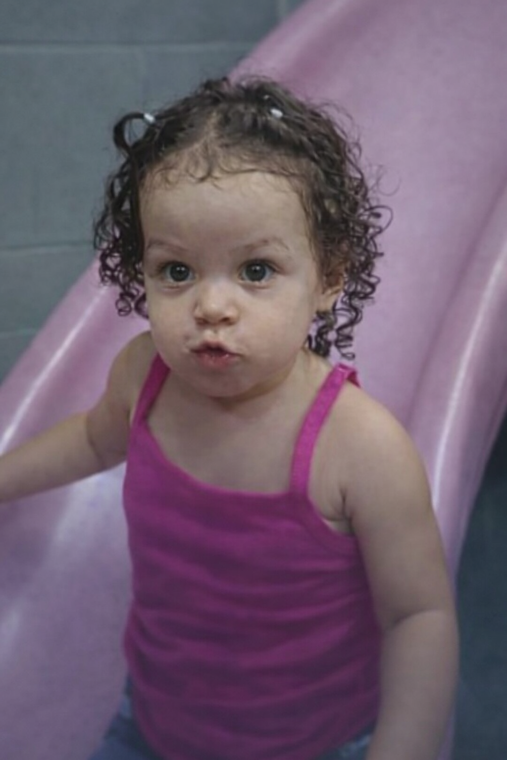 Pai leva filha à UPA por incômodo nos dentes; criança morre e caso é investigado