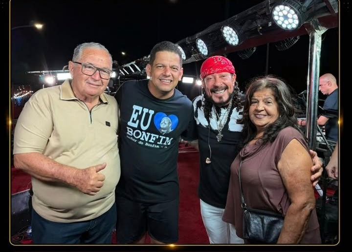 Laércio Muniz, Laércio Júnior, Bel Marques e Magnólia Azevedo registram momento especial após show em Senhor do Bonfim