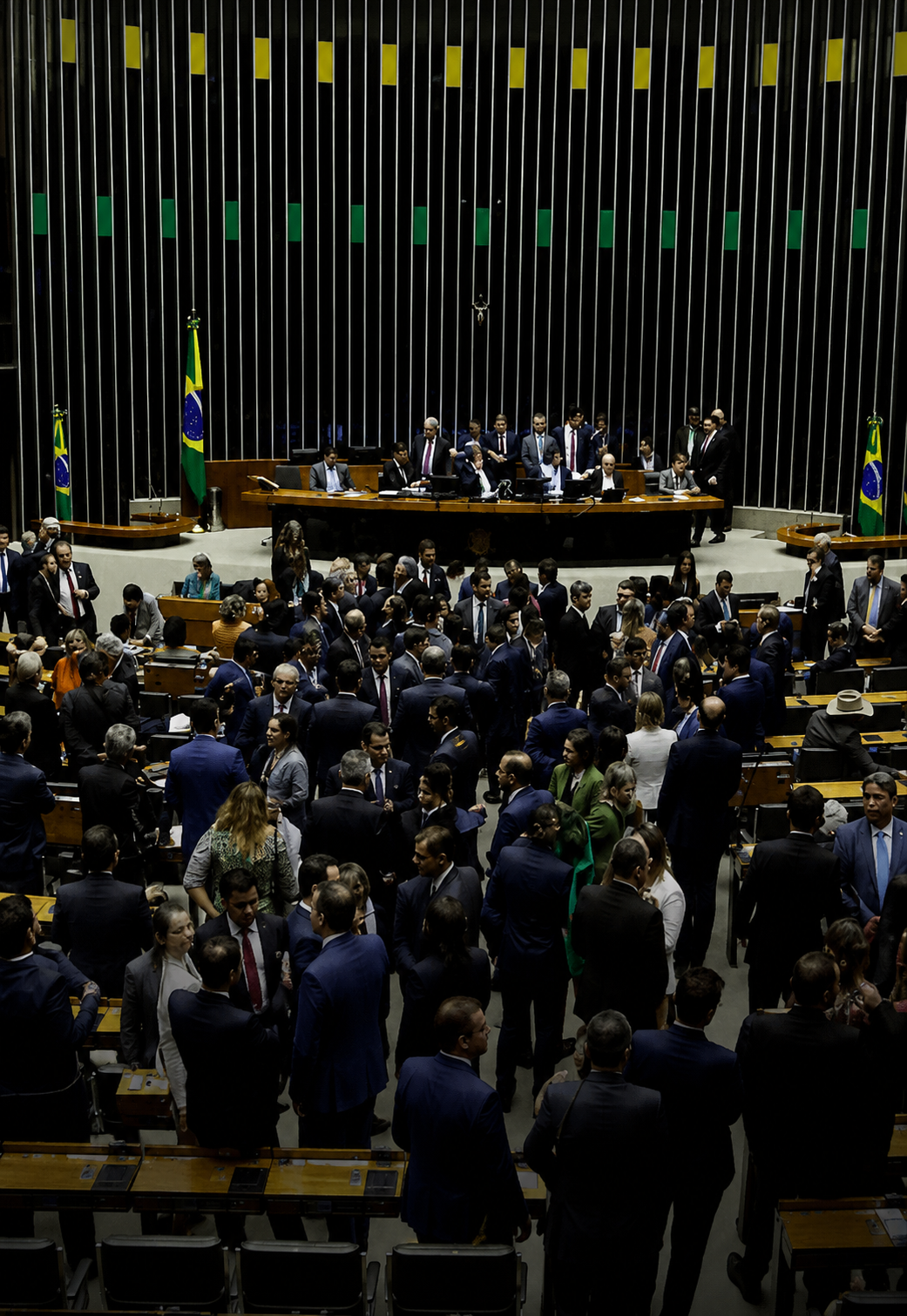 176 deputados assinam proposta que adia fim da escala 6×1 por 10 anos