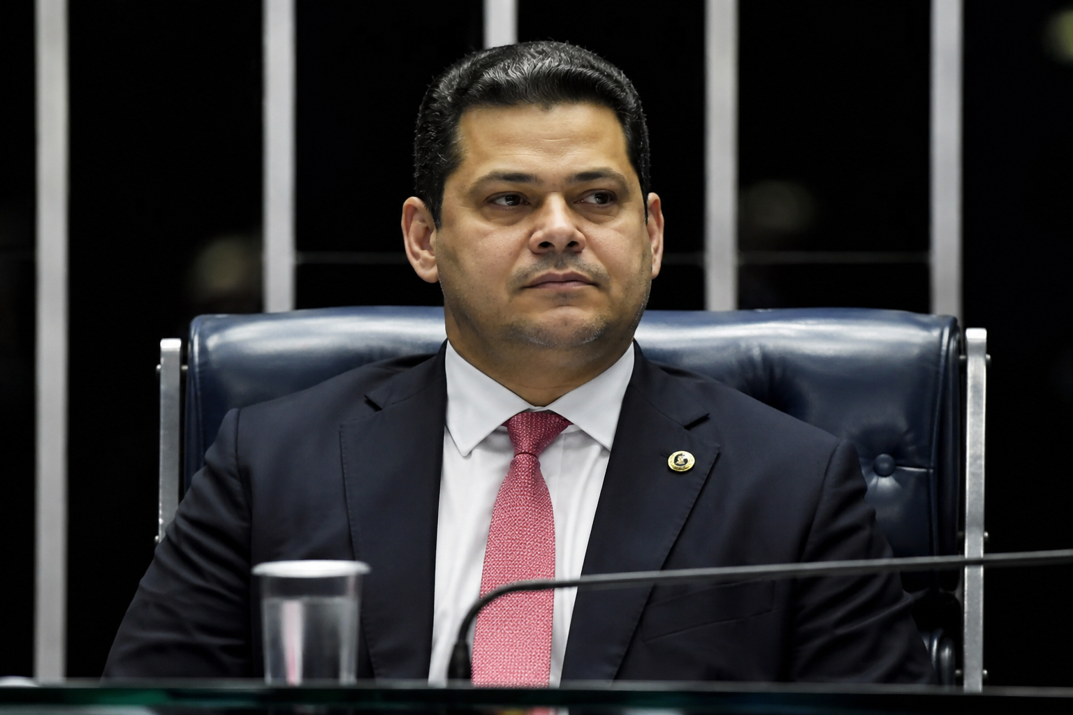 Alcolumbre rejeita abrir CPMI do Banco Master e diz que decisão cabe a ele
