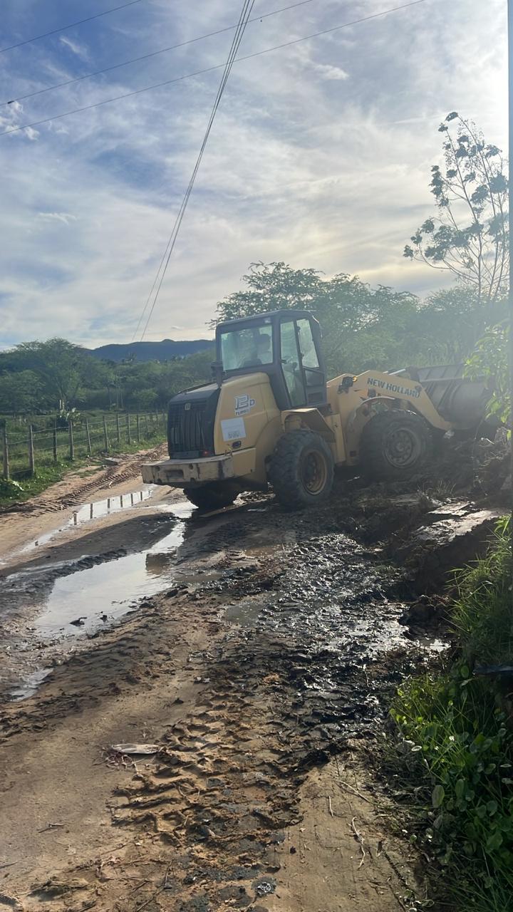 Bobô celebra avanço de obra que beneficiará produtores rurais de Senhor do Bonfim