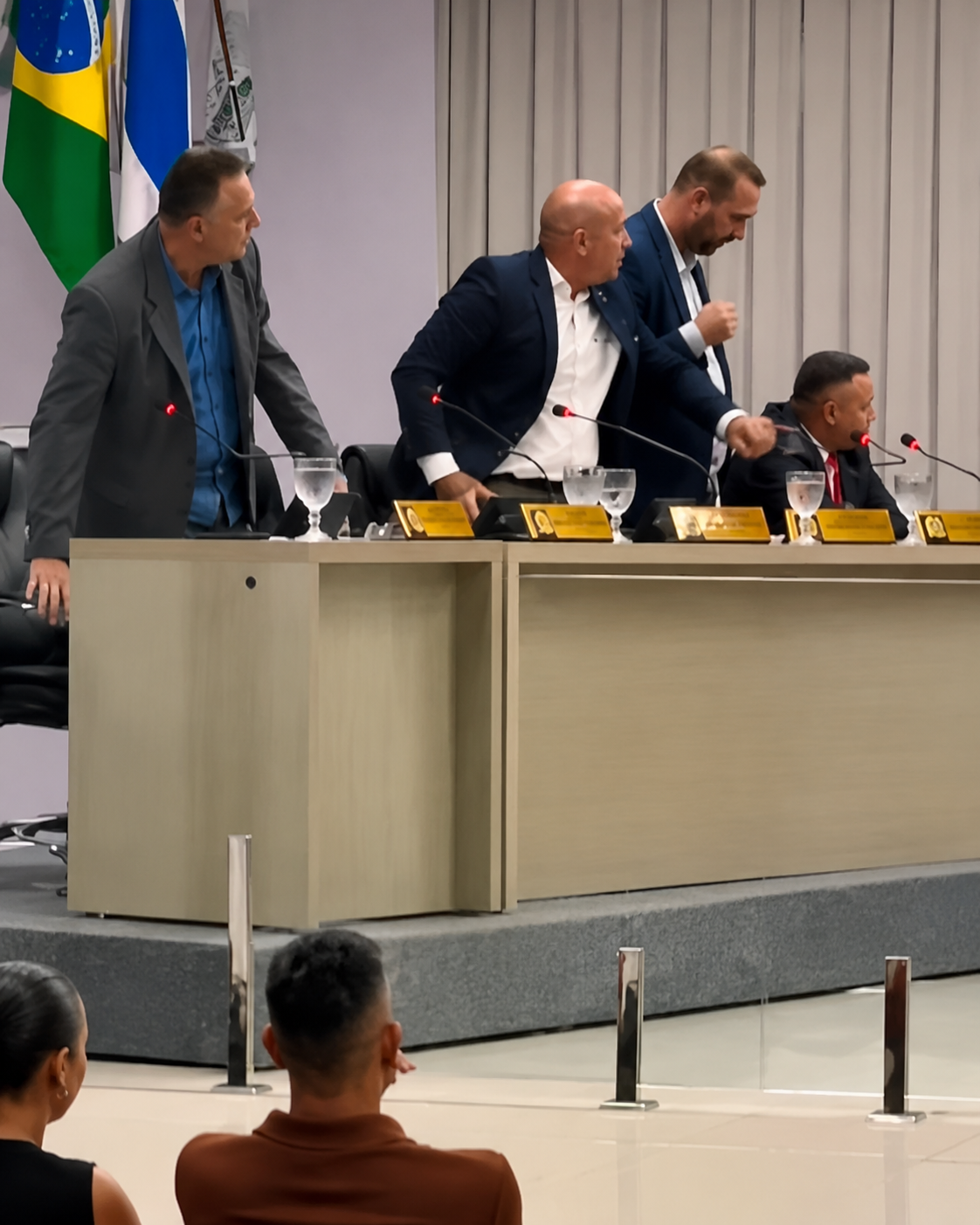 Tumulto marca sessão da Câmara de Monte Santo e votação de mudança no Regimento termina sem decisão