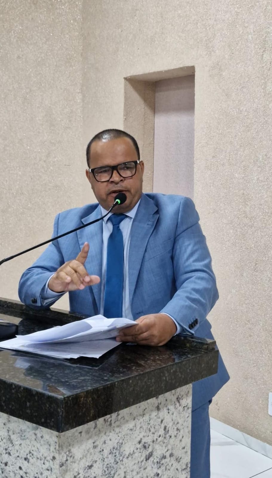 Vereador Robson Santana destaca reajuste de 24,88% para professores e diz que medida corrige defasagem de 15 anos em Senhor do Bonfim