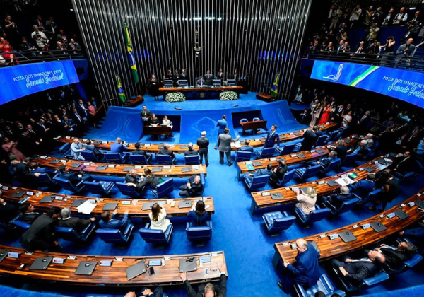 Senado inicia discussão sobre fim da escala 6×1 após 1º turno