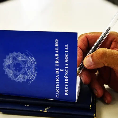 Desemprego fica em 5,8% e atinge 6,2 milhões no país