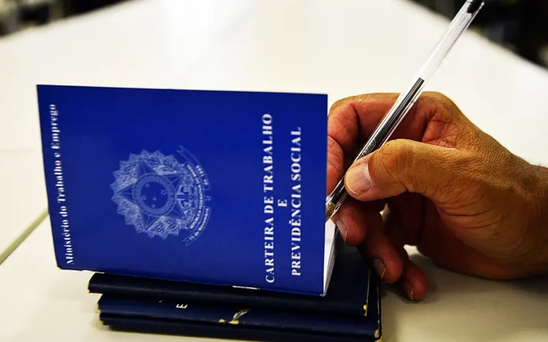 Desemprego fica em 5,8% e atinge 6,2 milhões no país