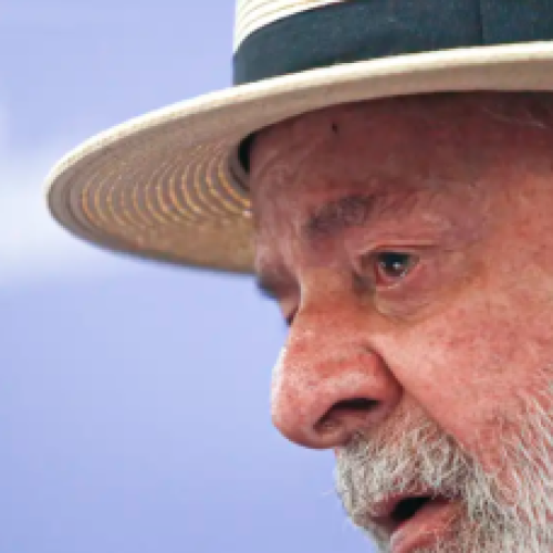 Lula evita ato público para evitar novo constrangimento