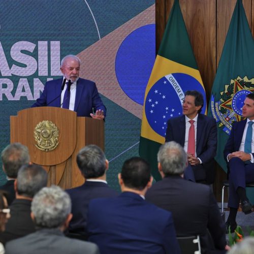 Lula assina Plano Brasil Soberano, com R$ 30 bilhões para exportadores