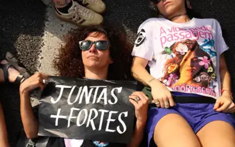 Homicídios de mulheres diminuem no Brasil; feminicídios ficam estáveis