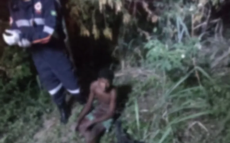 Jovem baleado é socorrido pela Guarda Municipal em Jacobina