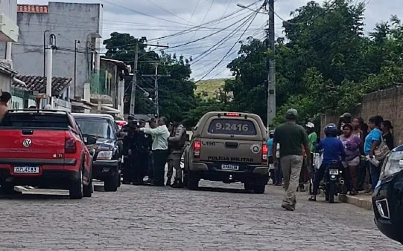 Jacobina: Jovem é preso após agredir dona de casa sem motivo aparente, no bairro da Catuaba
