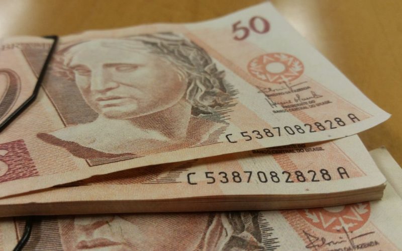 Serasa: 55% devem gastar até R$ 4 mil com despesas de início de ano