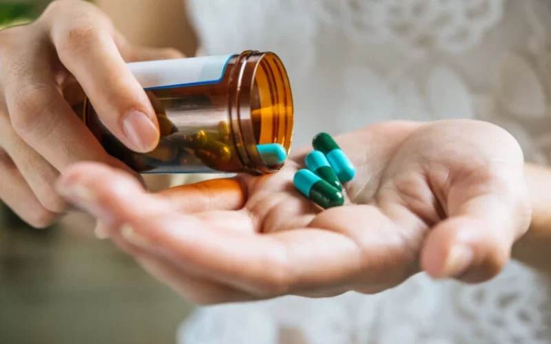 Farmacêuticos poderão receitar remédios, e médicos se revoltam