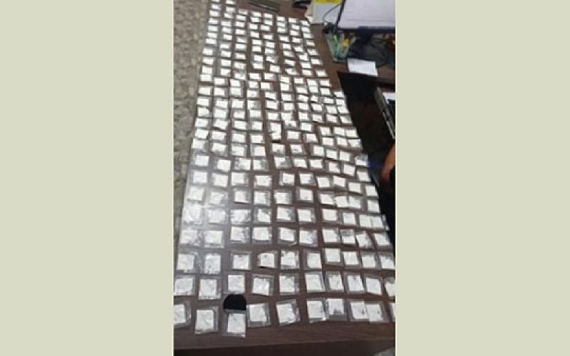 Homem é preso com 223 porções de cocaína em Monte Santo