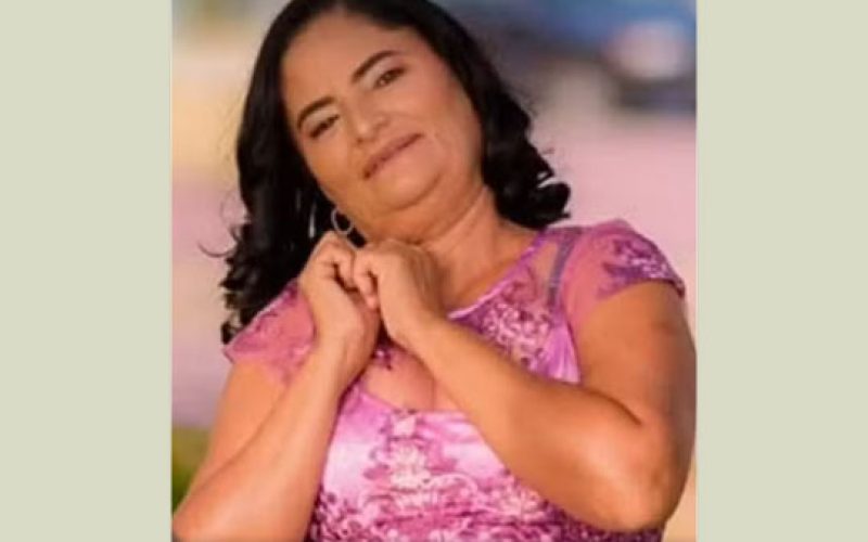 Mulher passa mal durante julgamento do assassinato do filho e morre na Bahia