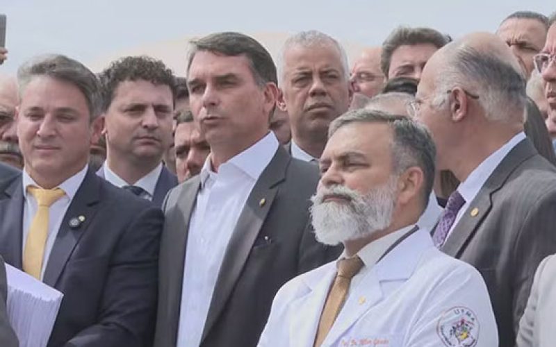 Oposição protesta contra prisão de Bolsonaro, anuncia obstrução no Congresso, defende anistia e fim do foro privilegiado