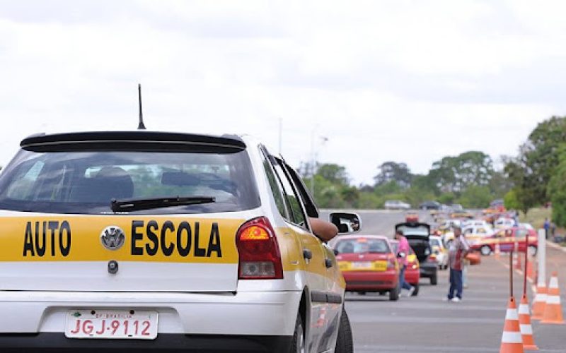Autoescola pode deixar de ser obrigatória no Brasil; entenda