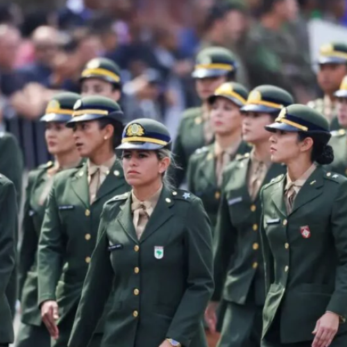 Sete mil mulheres se alistam no serviço militar em 2 dias