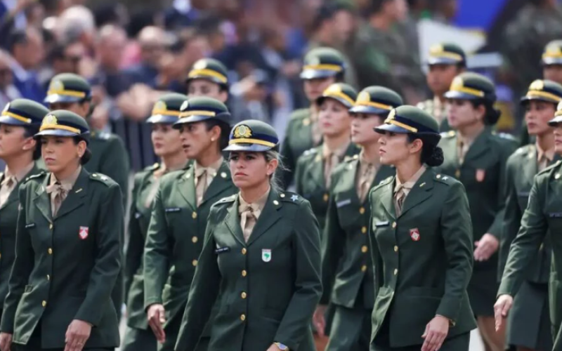 Sete mil mulheres se alistam no serviço militar em 2 dias