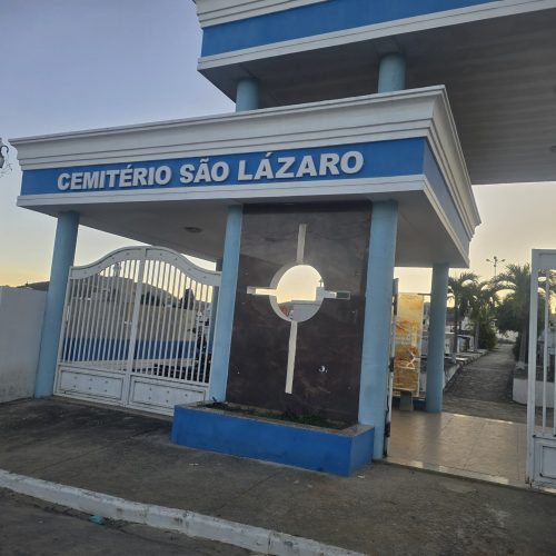 Túmulo do ex Prefeito Paulo Machado abandonado