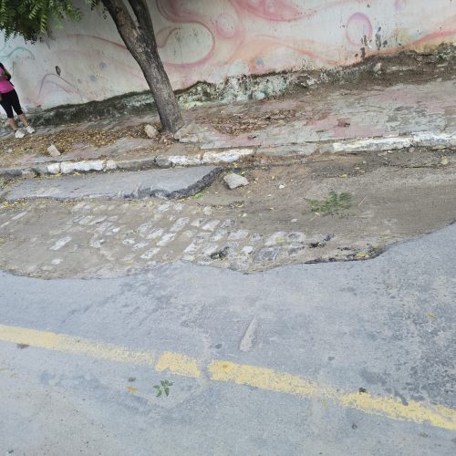 Boca no Trombone:Cratera esquecida no centro de Senhor do Bonfim: