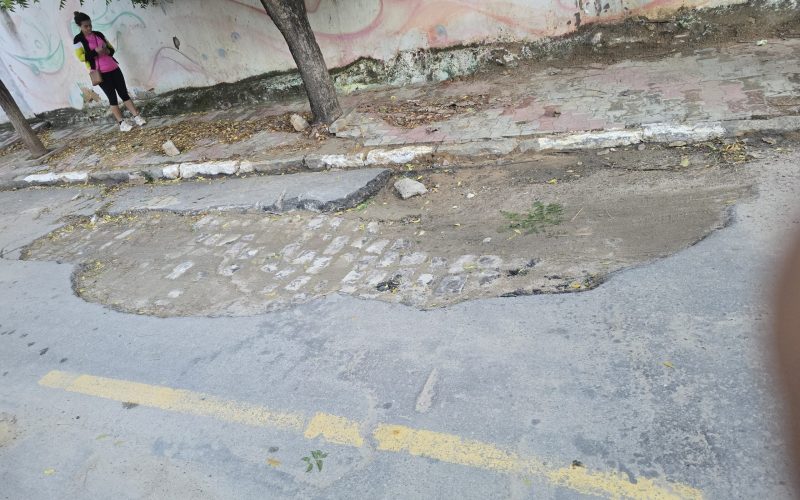 Boca no Trombone:Cratera esquecida no centro de Senhor do Bonfim: