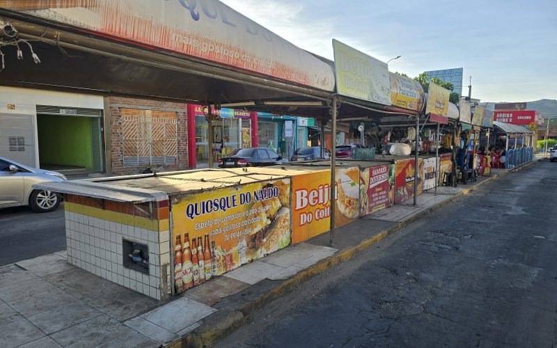 Falta manutenção no ponto turístico do acarajé!