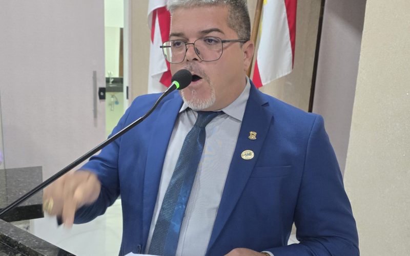 Vereador Idailton Galeguinho rebate oposição e cita Weslen Aquino como oposicionista durante sessão