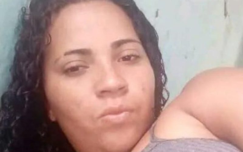 Mulher é morta a tiros dentro de casa em Queimadas; companheiro é suspeito