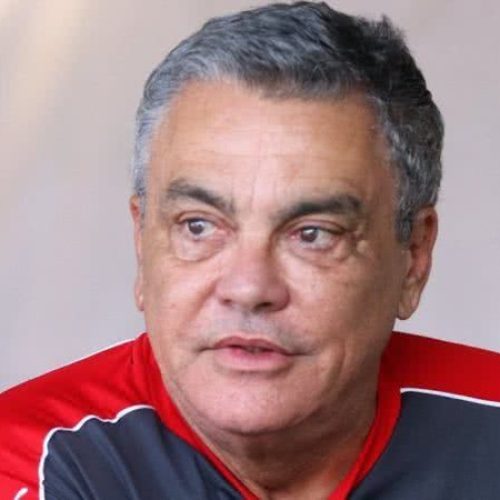 Ex-presidente do Vitória, Paulo Carneiro é expulso do Barradão por torcida organizada