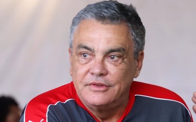 Ex-presidente do Vitória, Paulo Carneiro é expulso do Barradão por torcida organizada