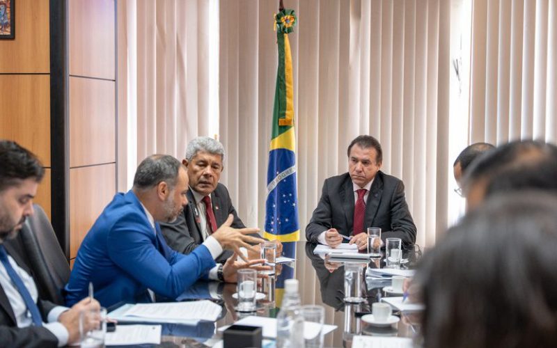 Governos Federal e da Bahia discutem ações para qualificação profissional