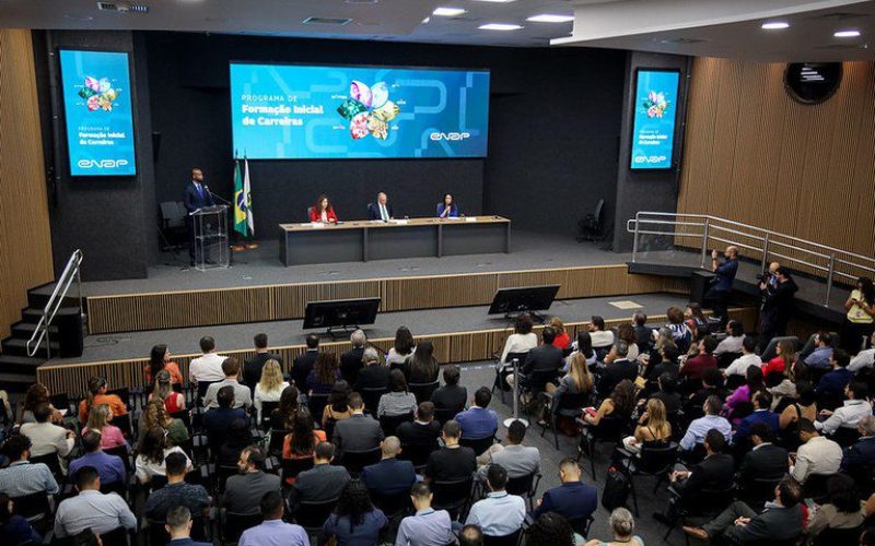 Governo abre cursos para aprovados no CPNU e destaca papel de servidores na transformação do Brasil